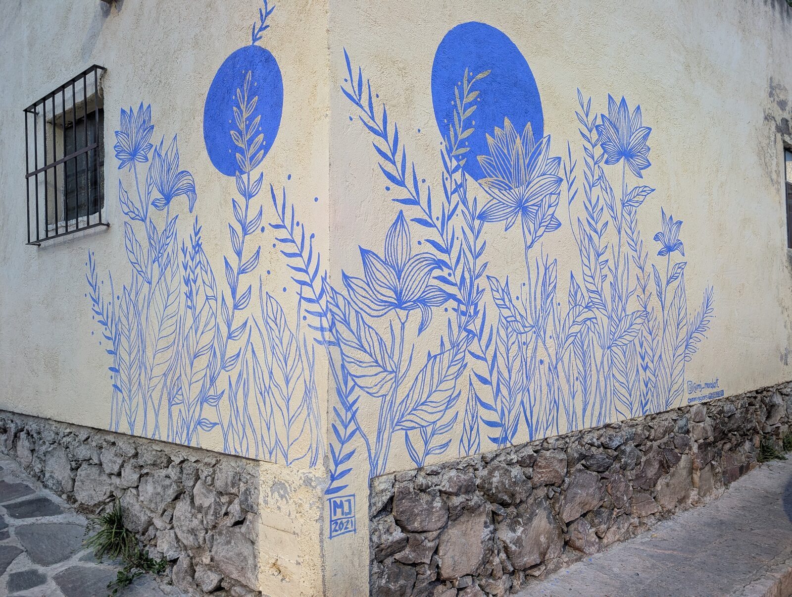 Blue line-art wildflowers