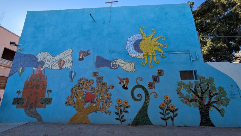 Escena de San Miguel en mosaico