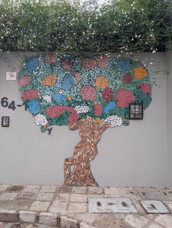 Árbol en flor en mosaico