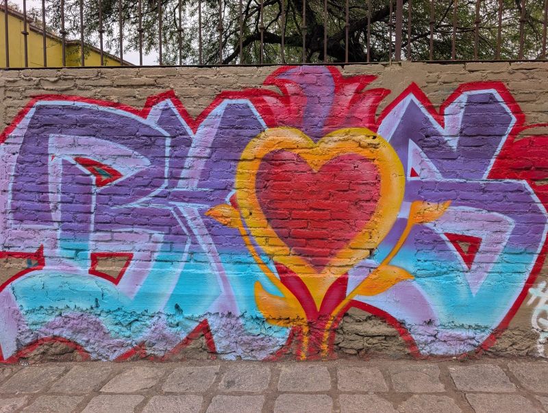 Letras con corazón flameante
