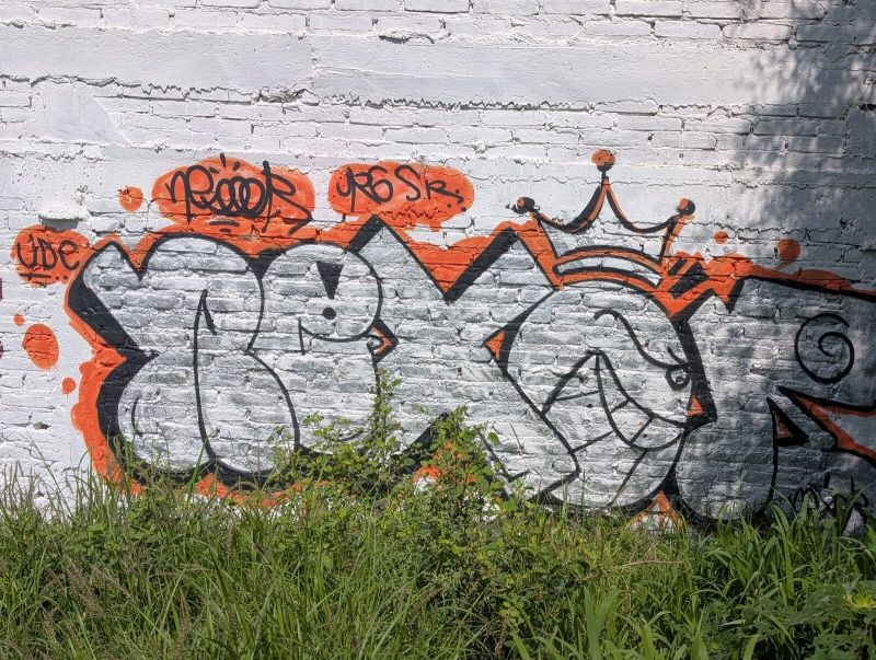 Crowned chrome throw-up