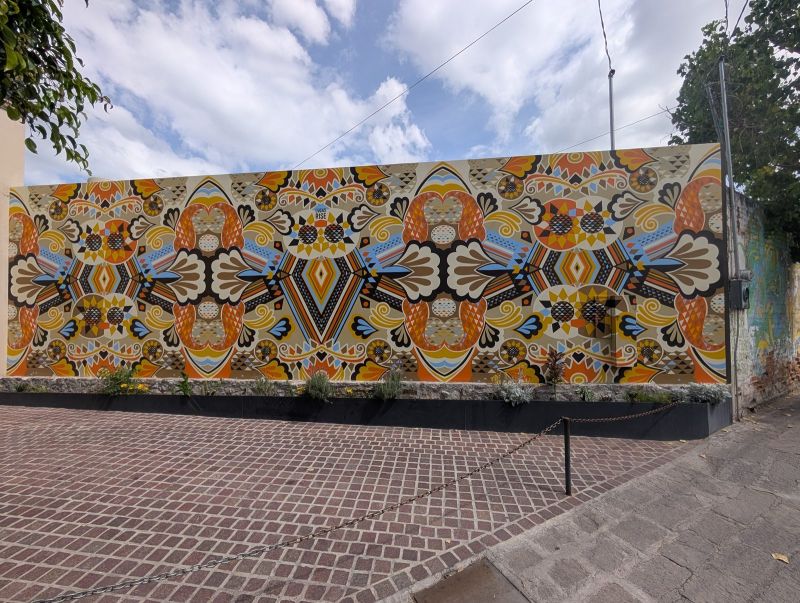 Mirrored folk pattern