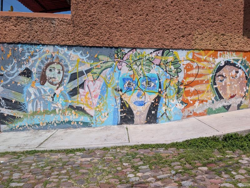 Three faces wall