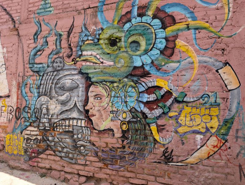 Serpiente emplumada y calavera