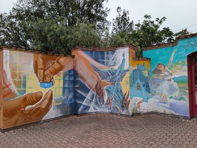 Manos, un ángel y una bailarina