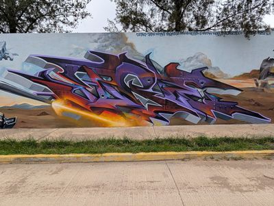 Grafiti llameante morado