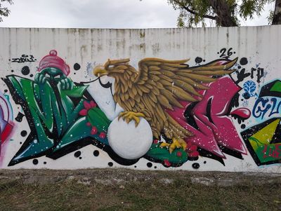 Águila de México sobre un balón